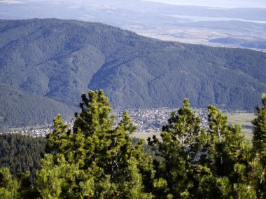 Rila Dağı 'nın Mechit yakınlarındaki muhteşem sonbahar manzarası ve Popova Kapa zirveleri, Bulgaristan
