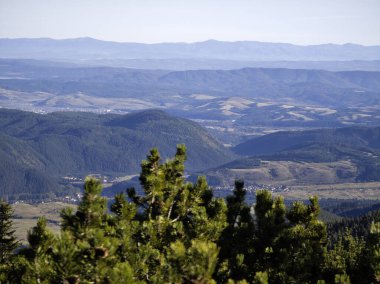 Rila Dağı 'nın Mechit yakınlarındaki muhteşem sonbahar manzarası ve Popova Kapa zirveleri, Bulgaristan