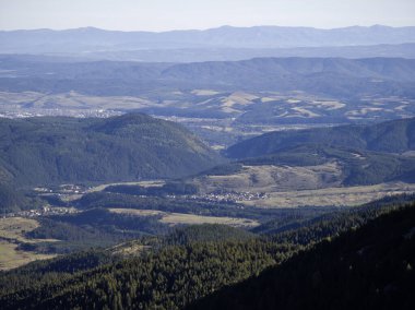 Rila Dağı 'nın Mechit yakınlarındaki muhteşem sonbahar manzarası ve Popova Kapa zirveleri, Bulgaristan