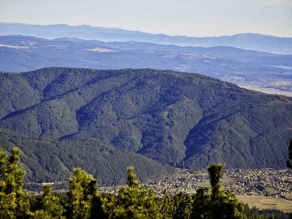 Rila Dağı 'nın Mechit yakınlarındaki muhteşem sonbahar manzarası ve Popova Kapa zirveleri, Bulgaristan