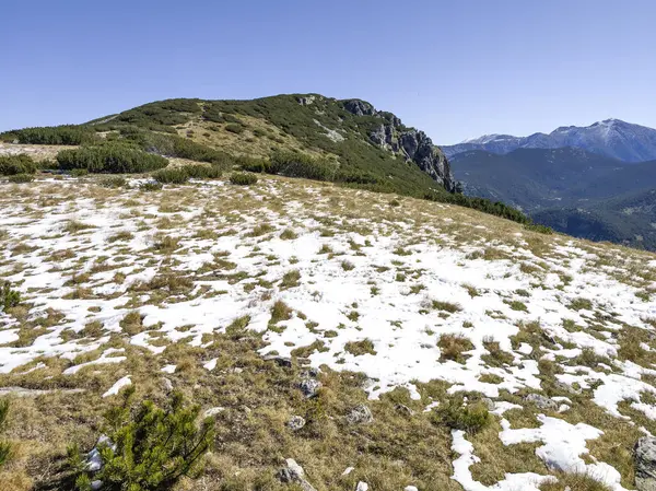 Rila Dağı 'nın Mechit yakınlarındaki muhteşem sonbahar manzarası ve Popova Kapa zirveleri, Bulgaristan