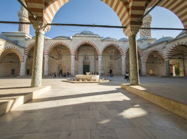 EDIRNE, TURKEY - Kasım 02, 2024: Edirne şehir merkezinin panoramik manzarası, Doğu Trakya, Türkiye