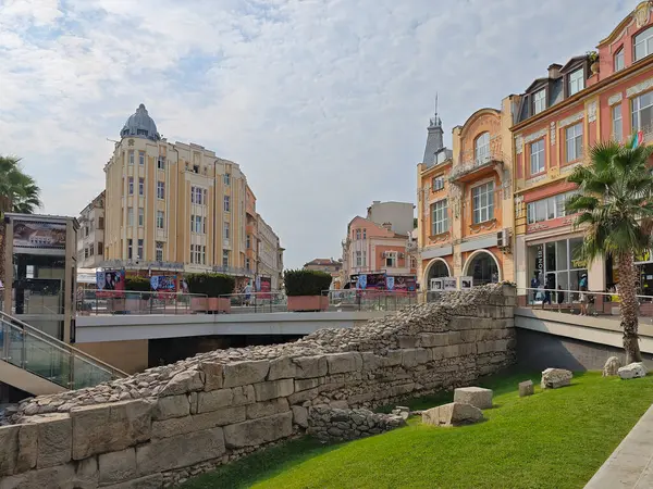 PLOVDIV, BULGARIA - 6 EYLÜL 2024: Bulgaristan 'ın Filibe kentinin şaşırtıcı Panoraması