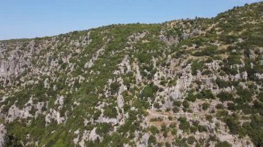 Vikos Vadisi ve Pindus Dağları, Zagori, Epirus, Yunanistan 'daki Vradeto Adımları' nın şaşırtıcı görüntüsü