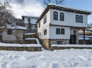Bulgaristan 'ın Gabrovo bölgesinin Bozhentsi köyünün şaşırtıcı kış manzarası