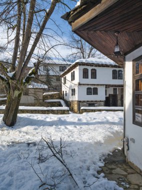 Bulgaristan 'ın Gabrovo bölgesinin Bozhentsi köyünün şaşırtıcı kış manzarası