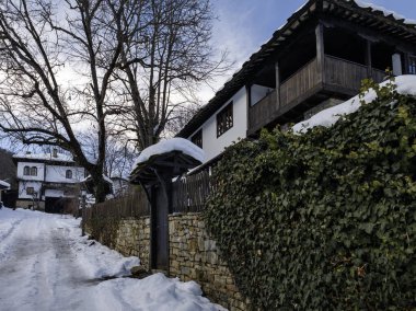 Bulgaristan 'ın Gabrovo bölgesinin Bozhentsi köyünün şaşırtıcı kış manzarası