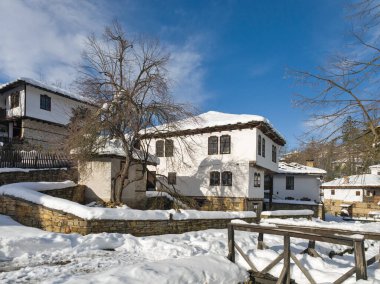 Bulgaristan 'ın Gabrovo bölgesinin Bozhentsi köyünün şaşırtıcı kış manzarası