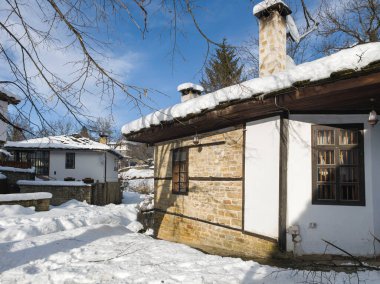 Bulgaristan 'ın Gabrovo bölgesinin Bozhentsi köyünün şaşırtıcı kış manzarası