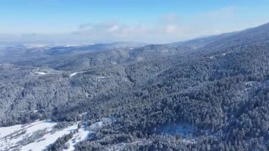 Bulgaristan 'ın Sofya Bölgesi Beli Iskar köyü yakınlarındaki Rila Dağı' nın kış manzarası