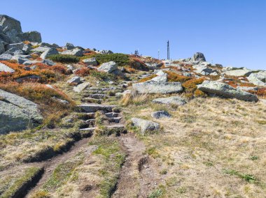 Bulgaristan 'ın Cherni Vrah zirvesi yakınlarındaki Vitosha Dağı' nın şaşırtıcı sonbahar manzarası