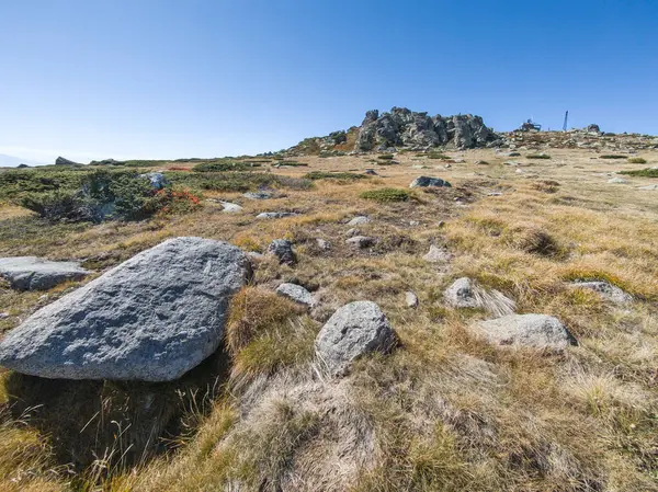 Bulgaristan 'ın Cherni Vrah zirvesi yakınlarındaki Vitosha Dağı' nın şaşırtıcı sonbahar manzarası