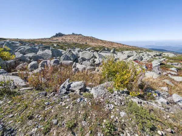 Bulgaristan 'ın Cherni Vrah zirvesi yakınlarındaki Vitosha Dağı' nın şaşırtıcı sonbahar manzarası