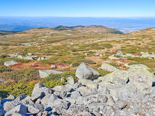 Bulgaristan 'ın Cherni Vrah zirvesi yakınlarındaki Vitosha Dağı' nın şaşırtıcı sonbahar manzarası