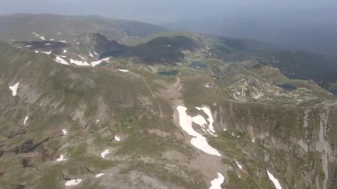 Bulgaristan 'ın Yedi Rila Gölü yakınlarındaki Rila Dağı' nın şaşırtıcı hava manzarası