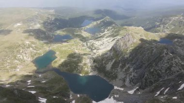Bulgaristan 'ın Yedi Rila Gölü yakınlarındaki Rila Dağı' nın şaşırtıcı hava manzarası