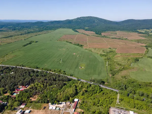 Bulgaristan 'ın Burgaz Bölgesi Gradina (Bahçe) Plajı yakınlarındaki Karadeniz kıyı şeridinin havadan görüntüsü