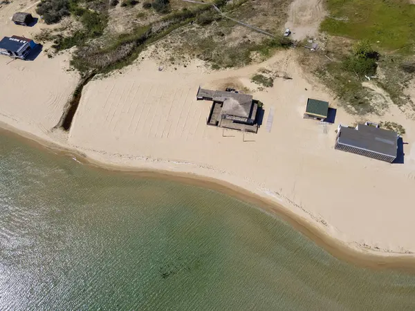 Bulgaristan 'ın Burgaz Bölgesi Gradina (Bahçe) Plajı yakınlarındaki Karadeniz kıyı şeridinin havadan görüntüsü