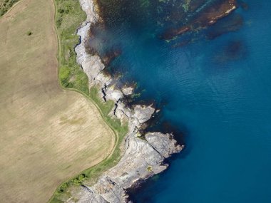 Bulgaristan 'ın Burgaz Bölgesi' nin Varvara kasabası yakınlarındaki Karadeniz kıyı şeridinin hava manzarası