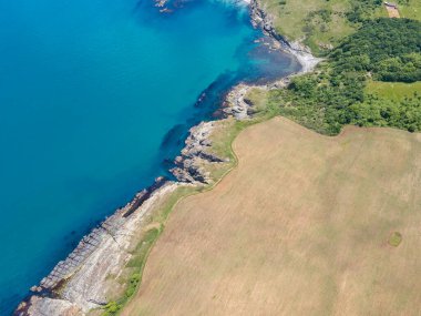 Bulgaristan 'ın Burgaz Bölgesi' nin Varvara kasabası yakınlarındaki Karadeniz kıyı şeridinin hava manzarası