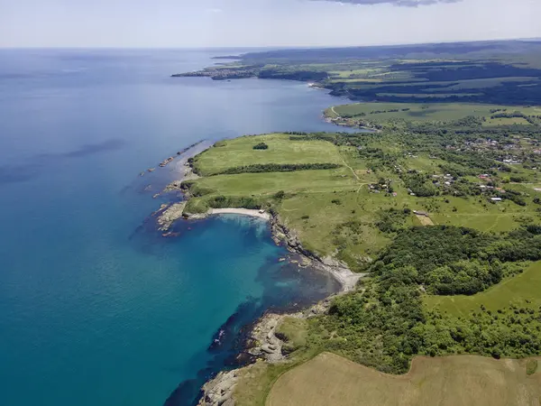 Bulgaristan 'ın Burgaz Bölgesi' nin Varvara kasabası yakınlarındaki Karadeniz kıyı şeridinin hava manzarası