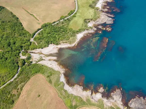 Bulgaristan 'ın Burgaz Bölgesi' nin Varvara kasabası yakınlarındaki Karadeniz kıyı şeridinin hava manzarası