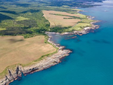 Bulgaristan 'ın Burgaz Bölgesi' nin Varvara kasabası yakınlarındaki Karadeniz kıyı şeridinin hava manzarası