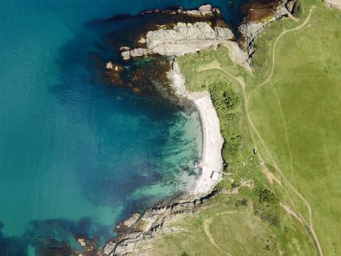 Bulgaristan 'ın Burgaz Bölgesi' nin Varvara kasabası yakınlarındaki Karadeniz kıyı şeridinin hava manzarası