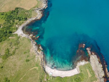 Bulgaristan 'ın Burgaz Bölgesi' nin Varvara kasabası yakınlarındaki Karadeniz kıyı şeridinin hava manzarası