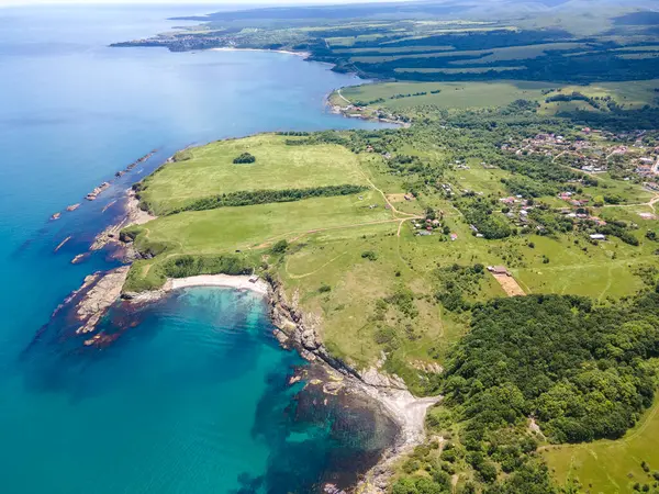 Bulgaristan 'ın Burgaz Bölgesi' nin Varvara kasabası yakınlarındaki Karadeniz kıyı şeridinin hava manzarası