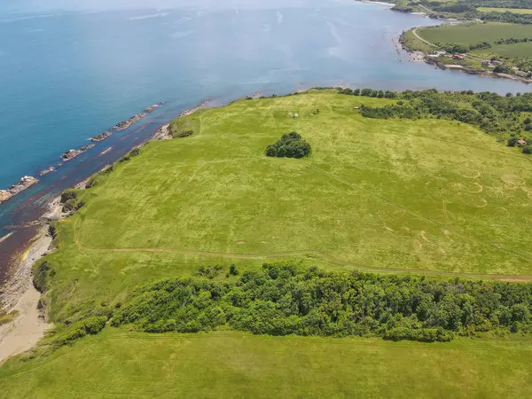 Bulgaristan 'ın Burgaz Bölgesi' nin Varvara kasabası yakınlarındaki Karadeniz kıyı şeridinin hava manzarası