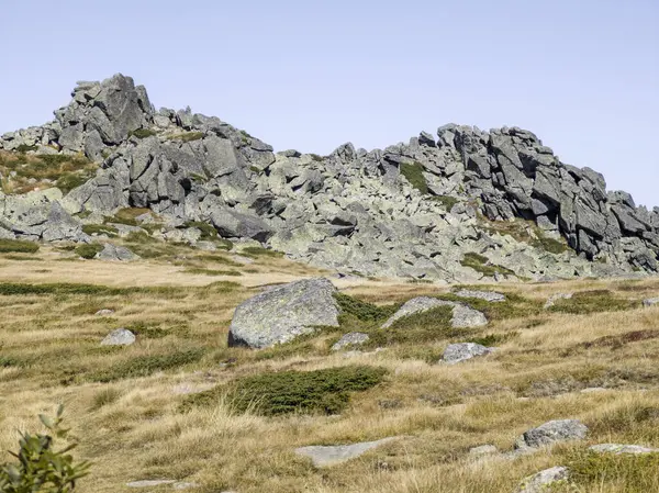 Bulgaristan 'ın Cherni Vrah zirvesi yakınlarındaki Vitosha Dağı' nın şaşırtıcı sonbahar manzarası