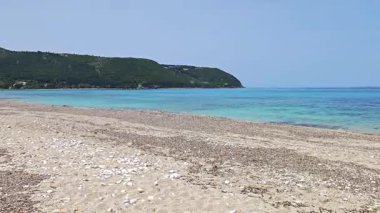 Yunanistan 'ın İyon Adaları' ndaki Agios Ioannis plajı yakınlarındaki Lefkada Panoraması