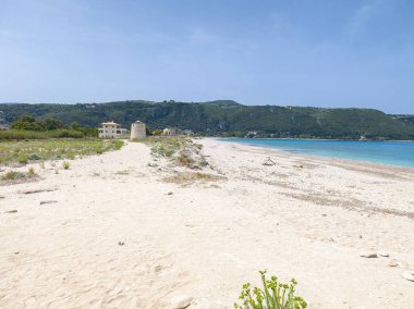 Yunanistan 'ın İyon Adaları' ndaki Agios Ioannis plajı yakınlarındaki Lefkada Panoraması