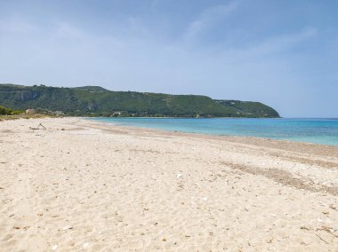 Yunanistan 'ın İyon Adaları' ndaki Agios Ioannis plajı yakınlarındaki Lefkada Panoraması