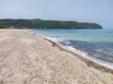 Yunanistan 'ın İyon Adaları' ndaki Agios Ioannis plajı yakınlarındaki Lefkada Panoraması