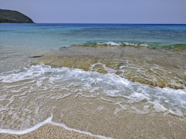 Yunanistan 'ın İyon Adaları' ndaki Agios Ioannis plajı yakınlarındaki Lefkada Panoraması