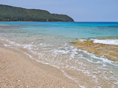 Yunanistan 'ın İyon Adaları' ndaki Agios Ioannis plajı yakınlarındaki Lefkada Panoraması