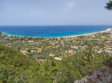 Yunanistan 'ın İyon Adaları' ndaki Agios Ioannis plajı yakınlarındaki Lefkada Panoraması