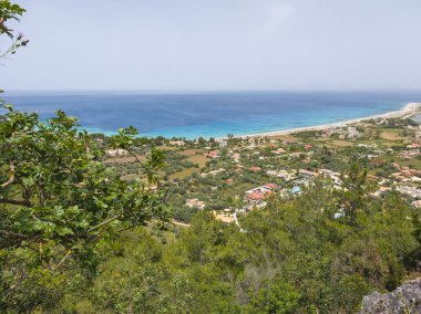 Yunanistan 'ın İyon Adaları' ndaki Agios Ioannis plajı yakınlarındaki Lefkada Panoraması