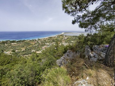 Yunanistan 'ın İyon Adaları' ndaki Agios Ioannis plajı yakınlarındaki Lefkada Panoraması
