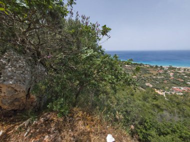 Yunanistan 'ın İyon Adaları' ndaki Agios Ioannis plajı yakınlarındaki Lefkada Panoraması