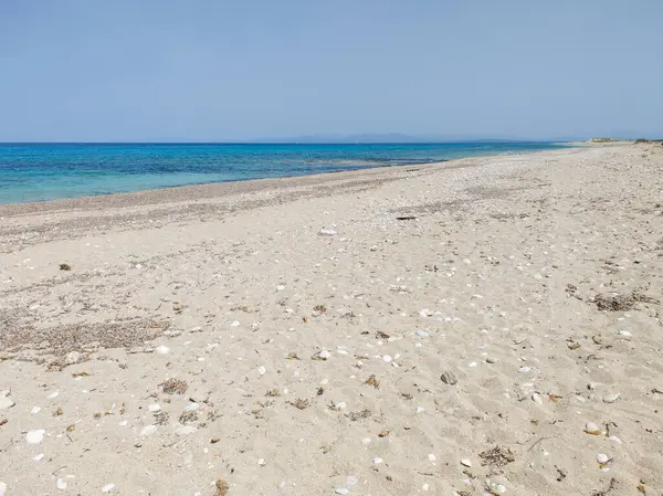 Yunanistan 'ın İyon Adaları' ndaki Agios Ioannis plajı yakınlarındaki Lefkada Panoraması