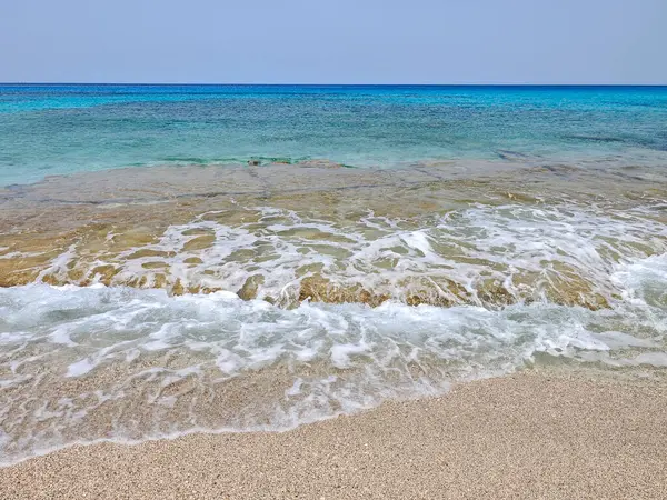 Yunanistan 'ın İyon Adaları' ndaki Agios Ioannis plajı yakınlarındaki Lefkada Panoraması