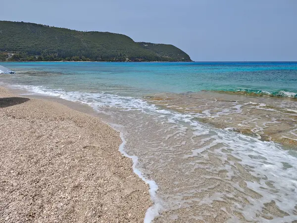 Yunanistan 'ın İyon Adaları' ndaki Agios Ioannis plajı yakınlarındaki Lefkada Panoraması