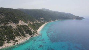 Lefkada 'nın Pefkoulia plajı yakınlarındaki inanılmaz hava manzarası, İyon Adaları, Yunanistan