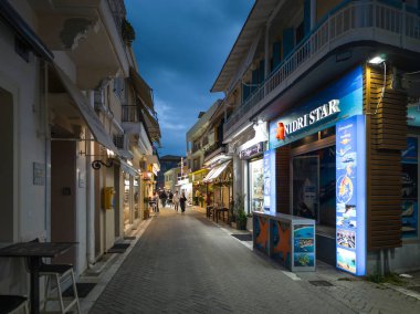 LEFKADA TOWN, GREECE - 24 Mayıs 2025: Yunanistan 'ın İyon Adaları' nın Lefkada kentinin şaşırtıcı Sunset Manzarası