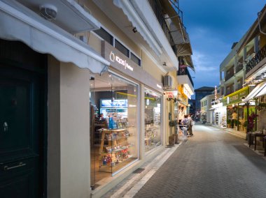 LEFKADA TOWN, GREECE - 24 Mayıs 2025: Yunanistan 'ın İyon Adaları' nın Lefkada kentinin şaşırtıcı Sunset Manzarası