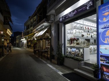 LEFKADA TOWN, GREECE - 24 Mayıs 2025: Yunanistan 'ın İyon Adaları' nın Lefkada kentinin şaşırtıcı Sunset Manzarası