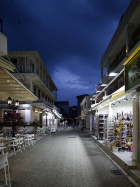 LEFKADA TOWN, GREECE - 24 Mayıs 2025: Yunanistan 'ın İyon Adaları' nın Lefkada kentinin şaşırtıcı Sunset Manzarası